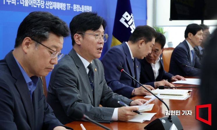 김영훈 고용노동부 장관이 15일 국회에서 열린 산업재해예방TF 중대재해 예방을 위한 노동안전 종합대책 발표 당정협의에서 발언하고 있다. 2025.9.15 김현민 기자