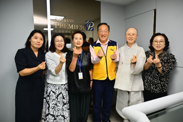 속초시, 노인 역량 극대화…시니어 금융일자리 현장 점검