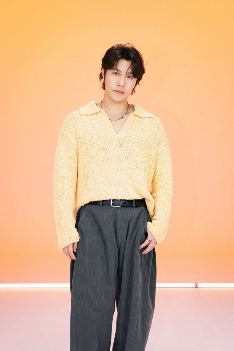 [Interview] Lee Hyun: "I Will Sing Like a Flower That Blooms Again After Falling"