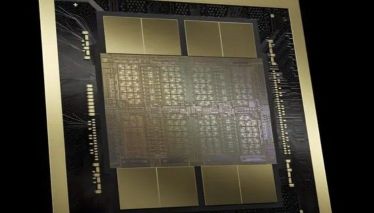 한 개의 칩에 HBM 8개를 연결한 엔비디아 블랙웰 GPU. HBF 1개는 8~16개의 HBM과 동일한 용량을 제공할 수 있다. 엔비디아 홈페이지 캡처