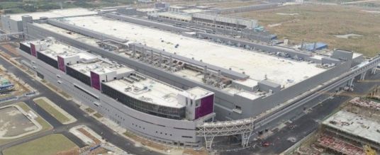 2023년 당시 건설 중인 양쯔메모리테크놀로지(YMTC)의 낸드플래시 공장. 엑스(X) 캡처