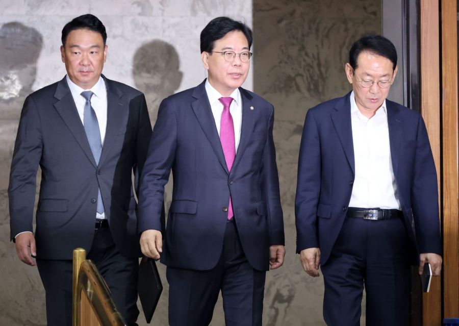 송언석 국민의힘 원내대표가 16일 국회에서 열린 원내대책회의에 참석하고 있다. 2025.9.16 김현민 기자