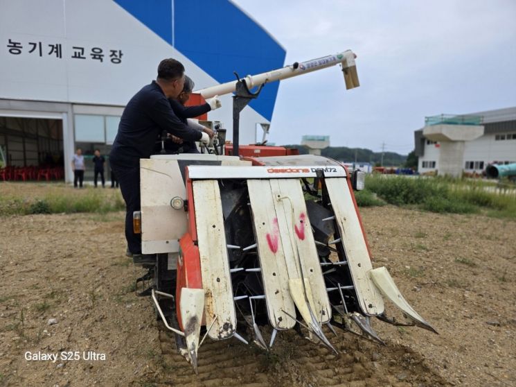 양양군, 벼 수확철 맞아 콤바인 임대사업 실시
