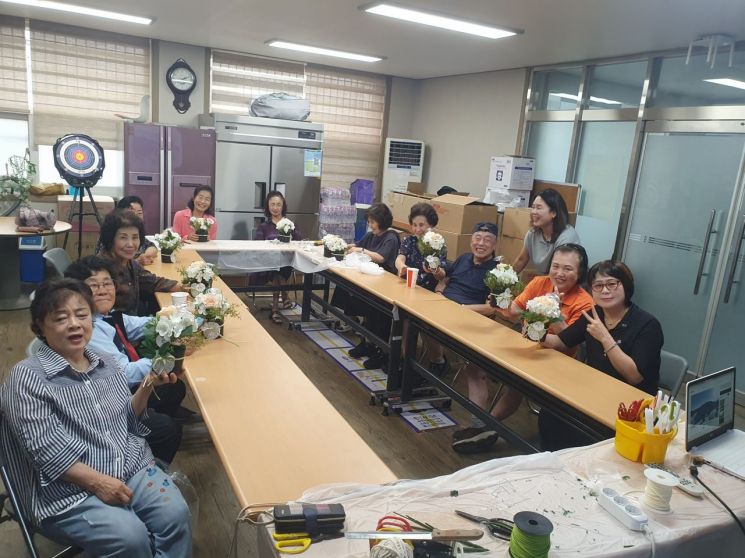 춘천시지체장애인협회(꿈꾸는 플로리스트) . 춘천시 제공