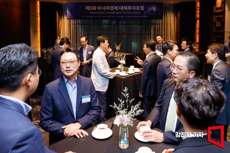 [포토] 의견 나누는 아시아경제 대체투자포럼 참석자들