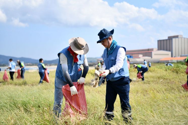 포스코퓨처엠, '나눔의 달' 맞아 임직원 봉사활동 펼쳐
