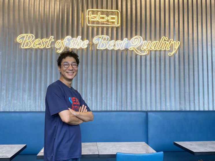 "치킨 튀겨 年30억 벌어요"…BBQ 전국매출 1위 점주의 비결 