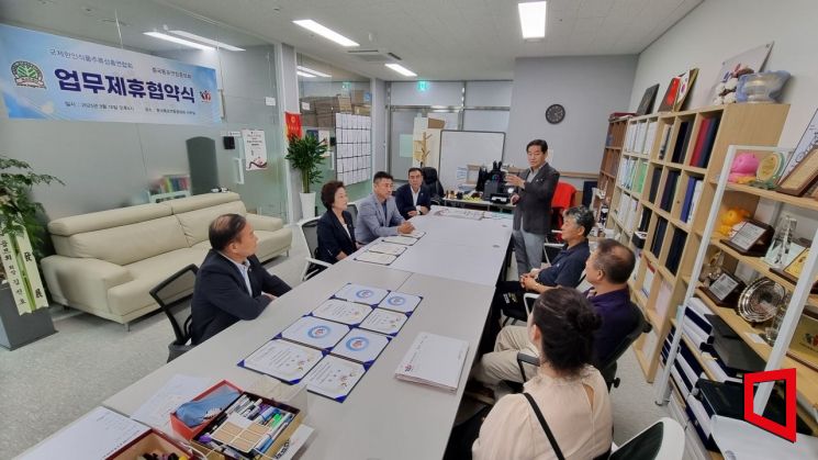 협약식에는 ▲중앙회 김경환 상임고문 ▲문옥화·박성진 수석부회장과 ▲총연합회 박광민·김주한·김현주·송기봉 회장이 참석했다.
