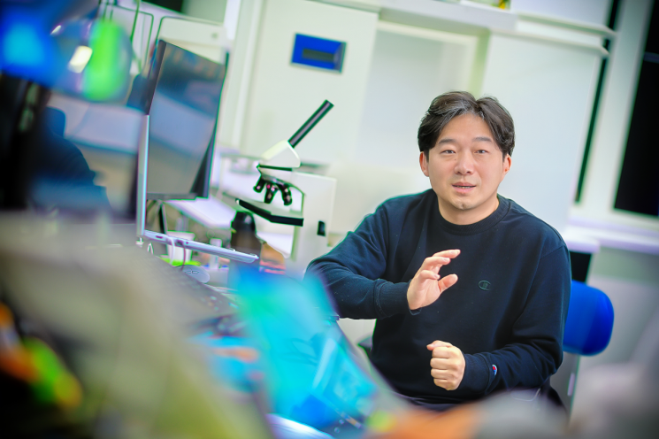 Professor Hongseop Lee, Department of Materials Science and Engineering, Kyung Hee University. Kyung Hee University