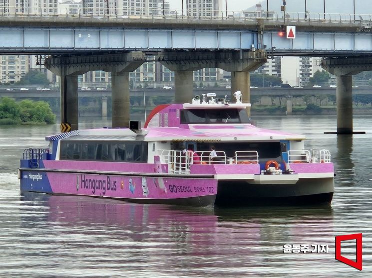 The appearance of Hangang Bus. Photo by Asia Economy Database