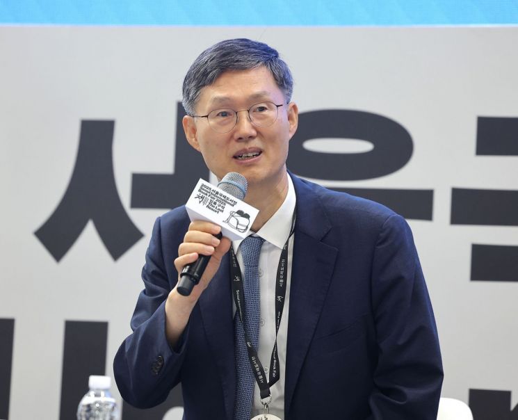 Moon Hyungbae on 'Elected Power Over Appointed Power' Debate: "Read the Constitution... That Is My Answer"