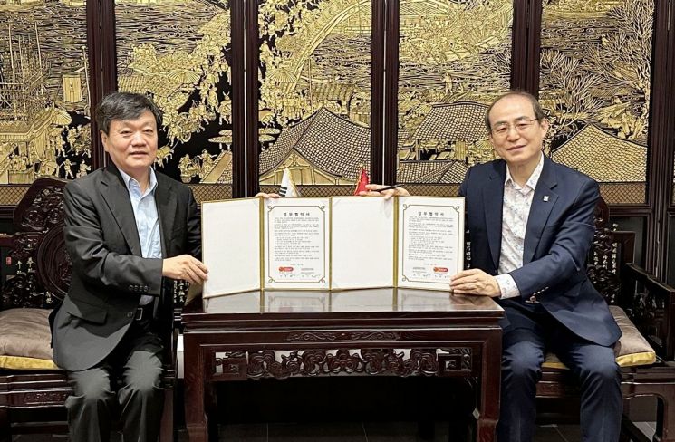 17일 광주시 차이나센터와 강진군문화관광재단이 문화예술·관광 교류 활성화를 위한 업무협약(MOU)을 체결했다. 호남대학교 제공