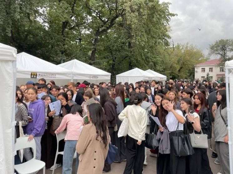 징기스칸 후예들 부산에 데려온다… 부산시, 몽골·카자흐스탄서 '유학 설명회'