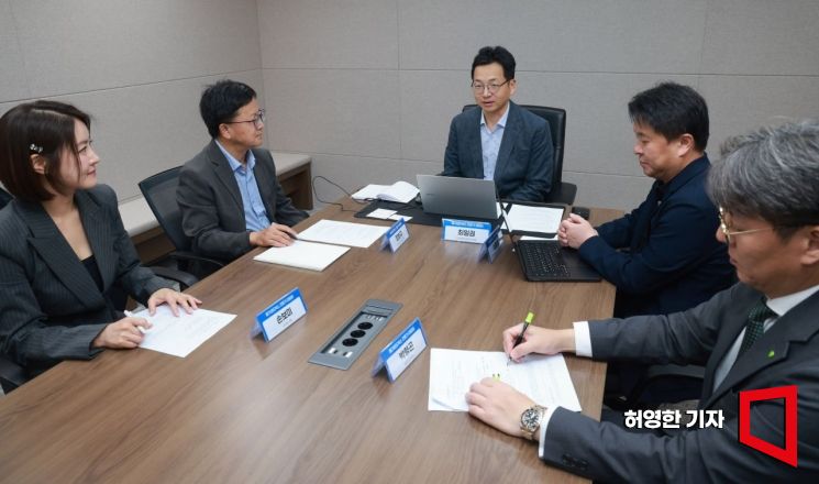 아시아경제 메가샌드박스 전문가 좌담회. 왼쪽부터 손보미 스타씨드 대표, 정병규 국무조정실 국제혁신기획관, 최일권 아시아경제 산업IT부장, 이종명 대한상공회의소 산업혁신본부장, 박형곤 딜로이트 파트너. 허영한 기자