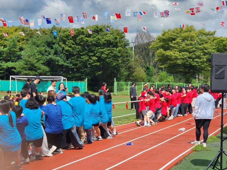 경기도와 경기도학교밖청소년지원센터가 18일 안산시 경기도청소년수련원에서 31개 시군 학교 밖 청소년과 지도자 등 850여명이 참석한 가운데 '제8회 경기도 꿈울림 축제'를 개최했다. 경기도 제공