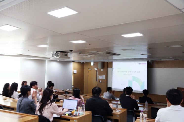 iM증권이 18일 금융투자교육원에서 은퇴 설계 컨설팅 역량 강화를 위한 '연금 매니저 PT 경진대회'를 진행하고 있다. iM증권