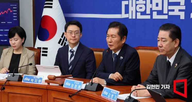 정청래 더불어민주당 대표가 19일 국회에서 열린 최고위원회의에서 발언하고 있다. 김현민 기자