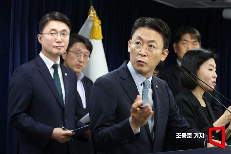 [일문일답]"동전주 퇴출 진작했어야…시장 깨끗이 정리할 것"