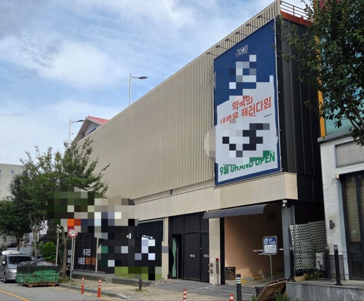 Pros and Cons of Warehouse-Style Pharmacies Offering Bulk and Low-Cost Sales