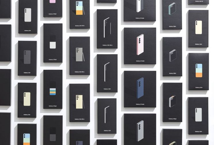 'IDEA 2025'에서 금상을 수상한 '삼성 모바일 디자인 비주얼 아이덴티티 시스템(Samsung Mobile Design Visual Identity System)'. 삼성전자.