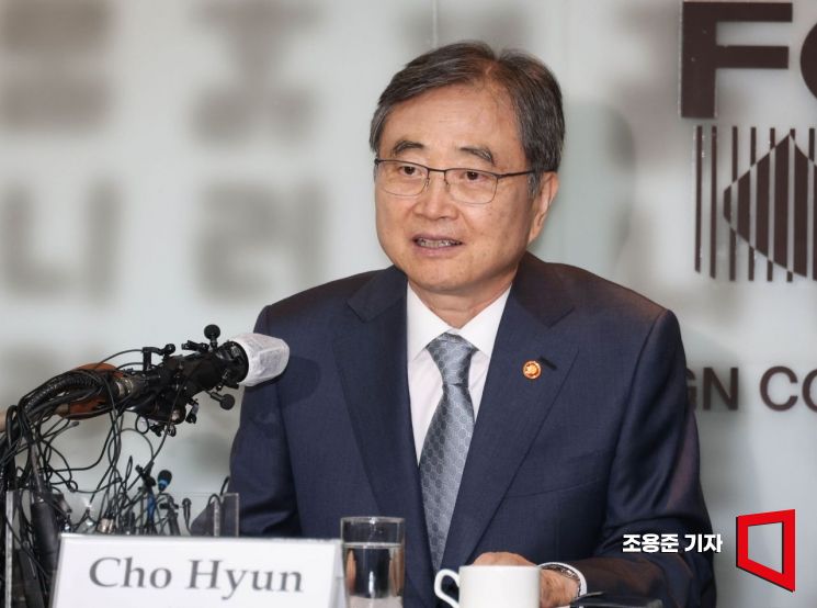 조현 외교부 장관이 지난 19일 서울 중구 프레스센터에서 열린 SFCC외신기자 간담회에서 외교정책 추진 방향에 대해 발언 하고 있다. 조용준 기자