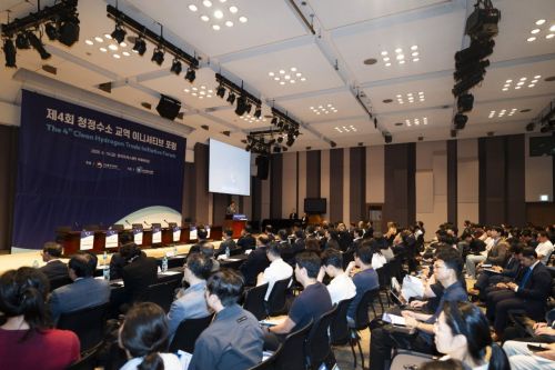 산업통상자원부가 주최하고 한국수소연합이 주최한 '제 4회 청정수소 교역이니셔티브' 행사가 19일 서울 프레스센터에서 열리고 있다. 한국수소연합