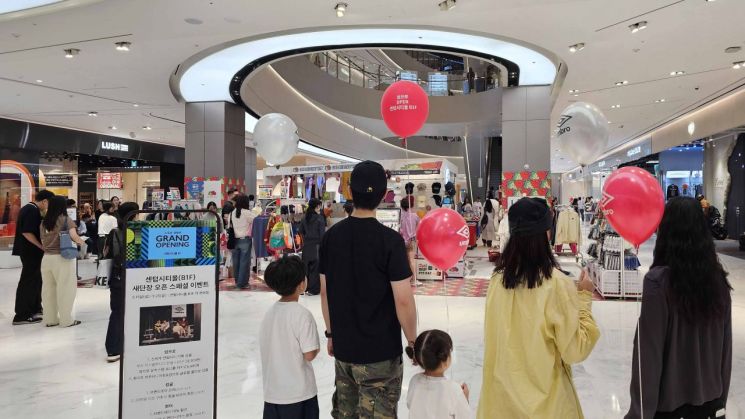 World’s Largest Department Store ‘Shinsegae Centum City’ Aims to Become a Global Shopping Landmark, Surpassing Third Place Nationwide