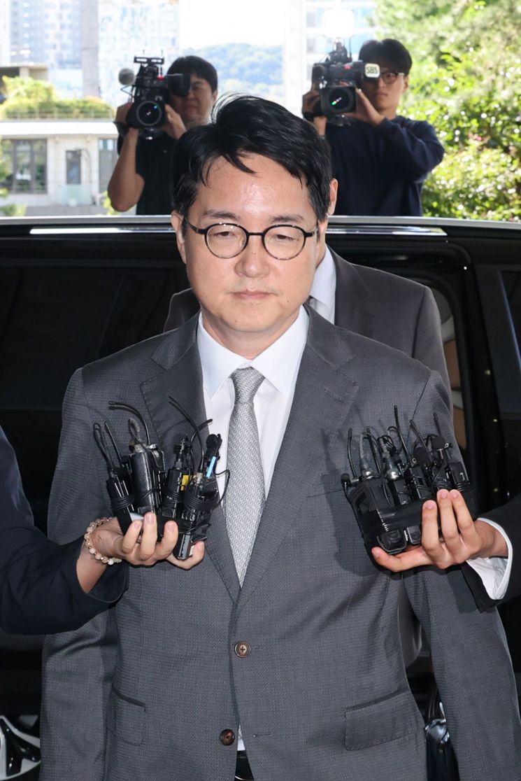 심우정 전 검찰총장이 21일 서울고검에 마련된 조은석 내란특별검사팀 사무실에 윤석열 전 대통령 구속 취소 당시 즉시항고를 하지 않은 경위와 관련 조사를 위해 피고발인 신분으로 출석하고 있다. 연합뉴스
