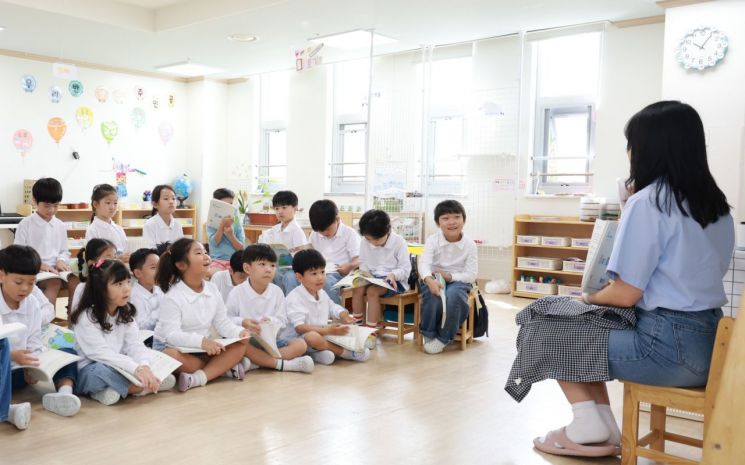 LG전자, 아이들 '자원 순환' 가르치고 청소기 기증까지