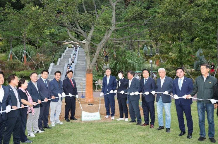 포항 철길숲광장 준공기념 그린웨이 도시숲 걷기대회… 가을 정취 만끽