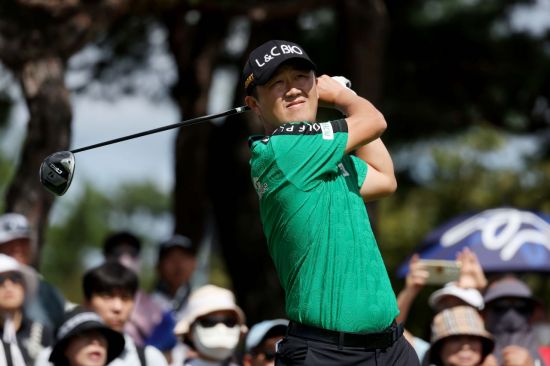 박성국이 골프존 오픈 4라운드 1번 홀에서 티샷을 하고 있다. KPGA 제공