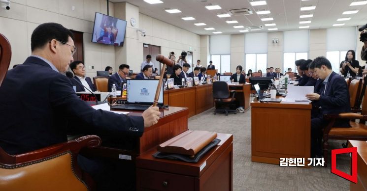 [포토] 정부조직법 개정안 與주도 행안위 통과…검찰청폐지·기재부개편