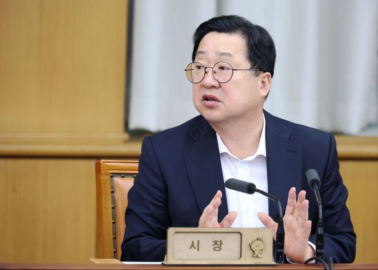 이장우 대전시장 "한밭야구장 철거 보단 '복합 문화공간'으로"