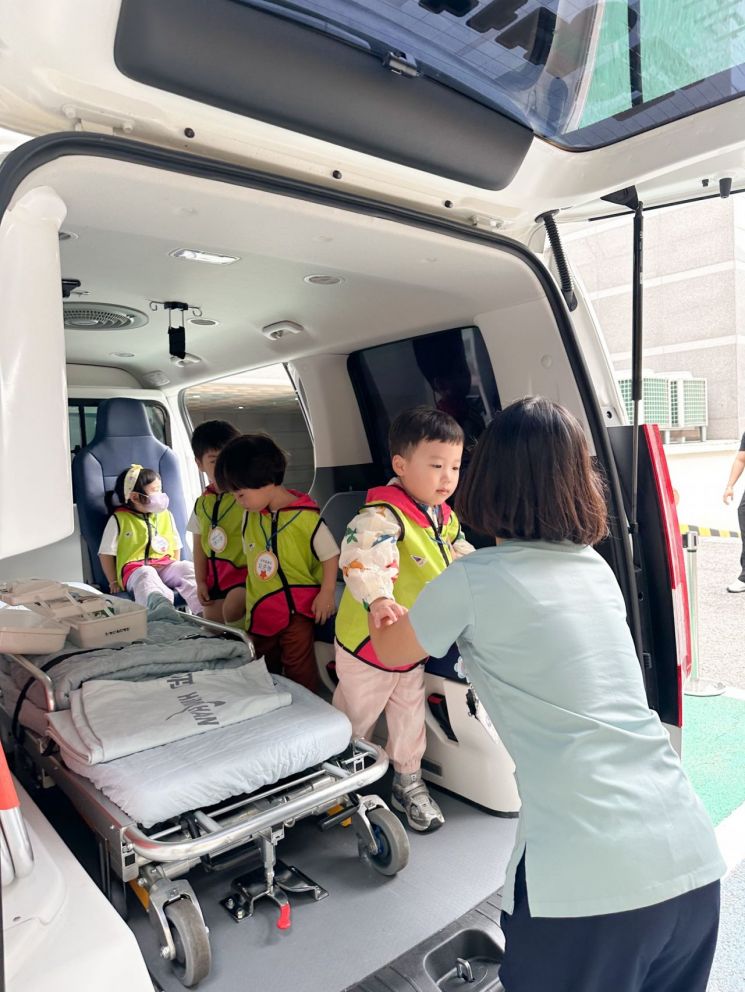 부산힘찬병원, 국공립어린이집 원아 병원견학 프로그램 진행