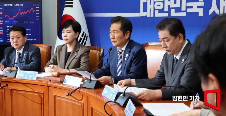 [포토] 與, 국힘 장외 규탄대회에 "장외투쟁 아니라 장외투정"