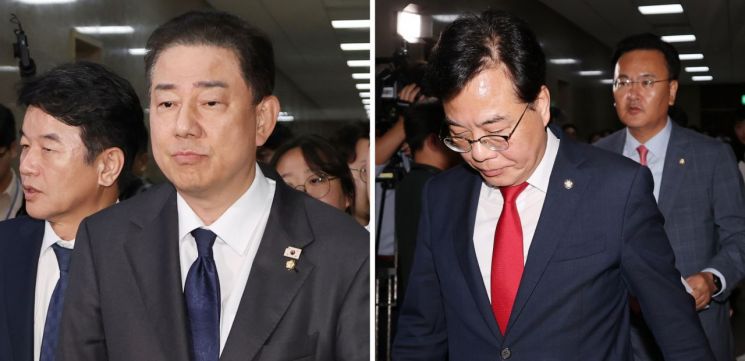 더불어민주당 김병기 원내대표와 문진석 원내운영수석부대표(왼쪽 사진), 국민의힘 송언석 원내대표와 유상범 원내운영수석부대표(오른쪽 사진)가 22일 국회에서 정부조직개편안 논의를 위해 회동한 뒤 나오고 있다. 연합뉴스