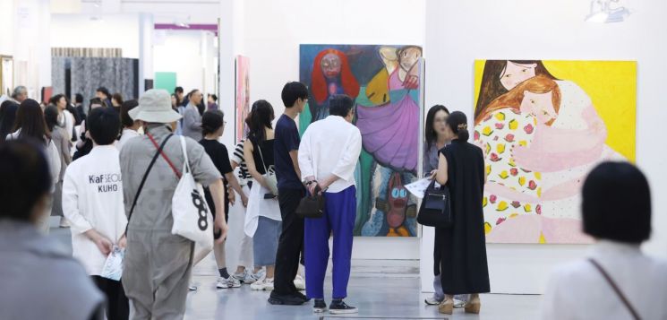 "미술계 침체 뚜렷한 회복세는 아직...경매 시장은 반등 조짐"