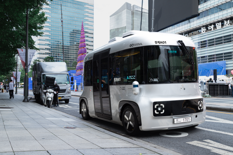 "아예 운전석 자체가 없네"…이제 서울에서 볼 수 있다는 자율주행버스