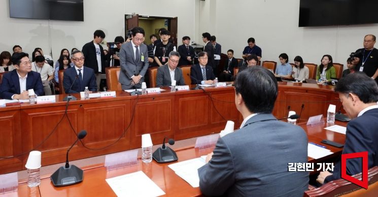 [포토] 고개 숙여 인사하는 조좌진 롯데카드 대표