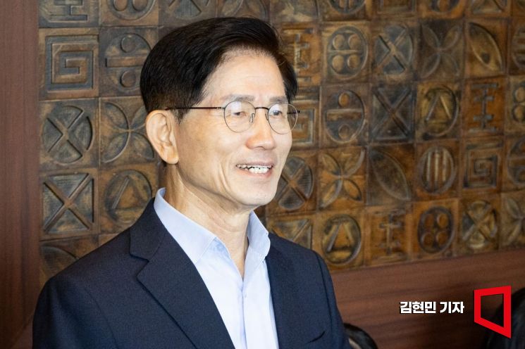 장동혁 국민의힘 대표와 김문수 전 고용노동부 장관이 23일 서울 여의도 한 중식당에서 오찬 회동을 하고 있다. 2025.9.23 김현민 기자