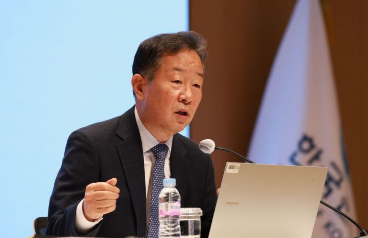 황건일 한국은행 금융통화위원이 23일 오전 서울 중구 한은에서 열린 기자간담회에서 발언하고 있다. 한국은행