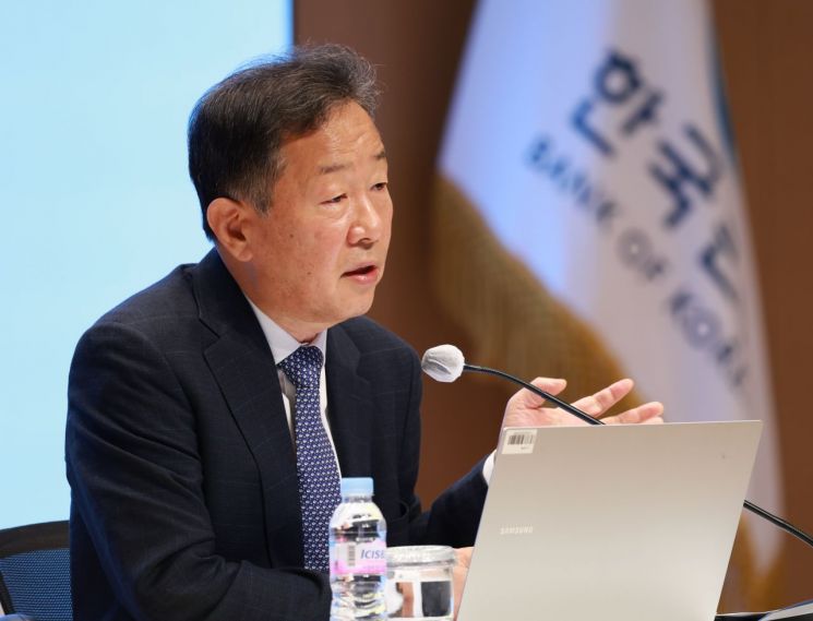 황건일 한국은행 금융통화위원이 23일 서울 중구 한은에서 열린 기자간담회에서 발언하고 있다. 한국은행