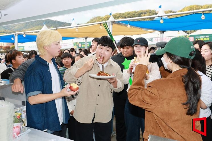 Film, Tradition, and Agriculture Unite: Yecheon Colors Autumn