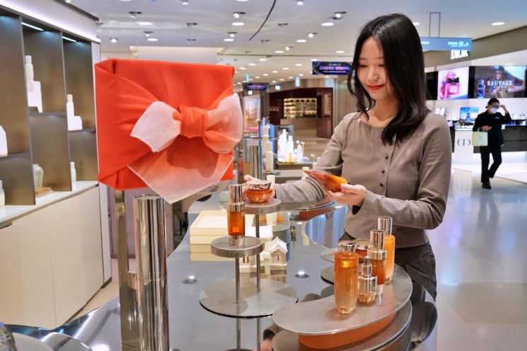 Three Major Department Stores Launch Fall Regular Sale... New Arrivals Up to 50% Off