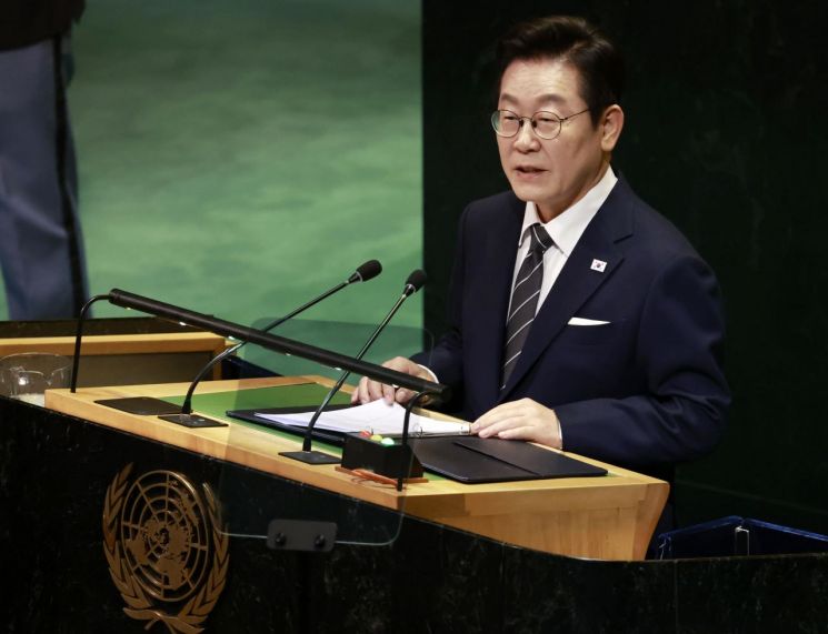 [Breaking] President Lee: "The will of the Korean people who overcame the loyalist coup will become a 'beacon of democracy'"