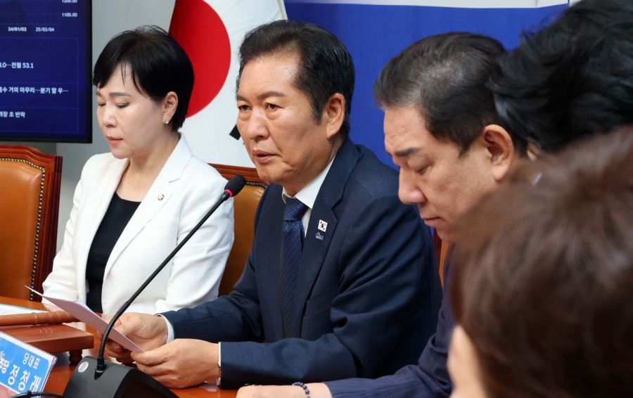정청래 더불어민주당 대표가 24일 국회에서 열린 최고위원회의에서 발언하고 있다. 2025.9.24 김현민 기자