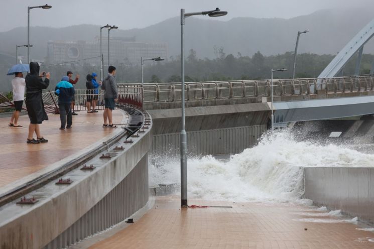 700㎜폭우에 쑥대밭된 대만…태풍 '라가사'로 14명 사망·124명 실종