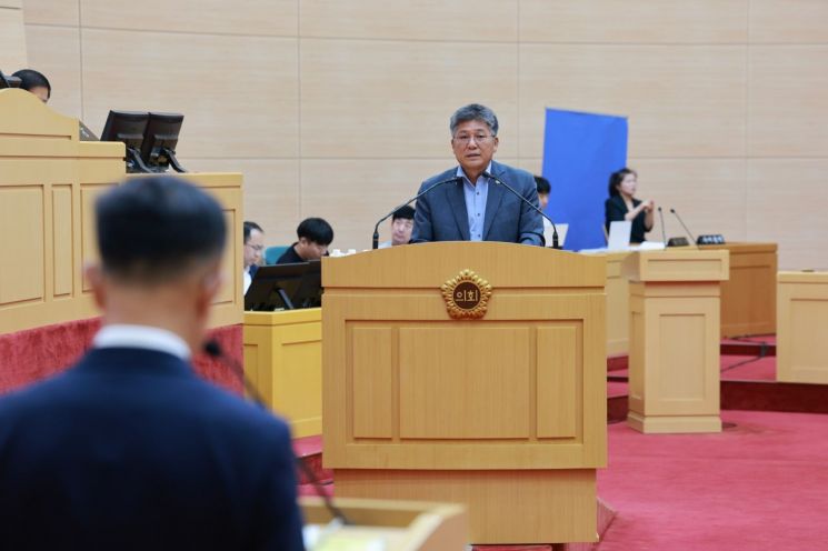 Jeonnam Assembly Member Shin Euijun Criticizes Sasudo Dispute and Chujado Offshore Wind Power Bidding