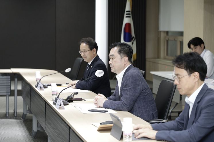 김종민 국회의원이 정책설명회서 발언하고 있다.