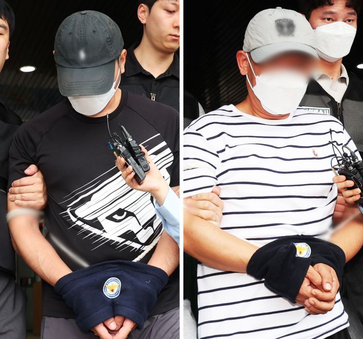 KT 무단 소액결제 사건의 피의자인 중국 국적 남성 A씨(왼쪽)와 B씨가 지난 18일 구속 전 피의자 심문(영장실질심사)에 출석하기 위해 경기도 수원영통경찰서 유치장에서 나오고 있다. 연합뉴스